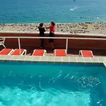 Rosanna Hotel