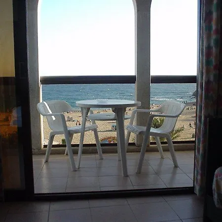 Rosanna Apartment